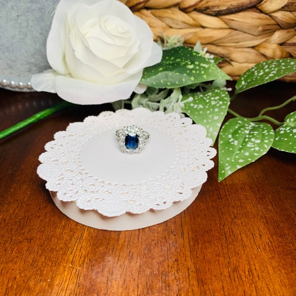 Beautiful Blue Halo 925 Silver CZ Statement Ring, Elegant - Picture 3 of 10